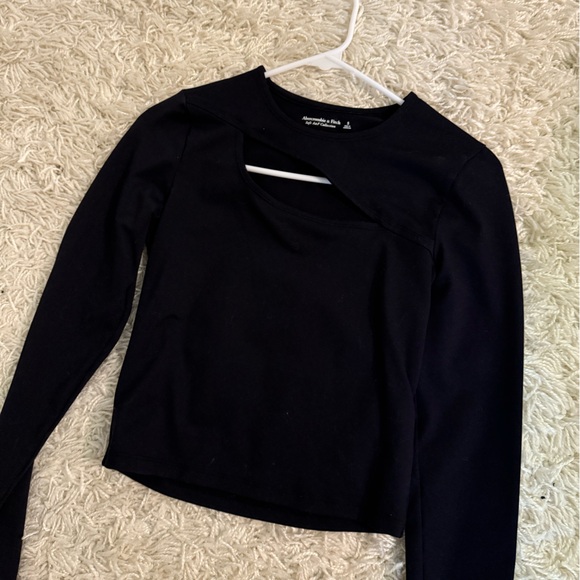 Black Crew Neck Long Sleeve Cut Out top - Picture 1 of 1